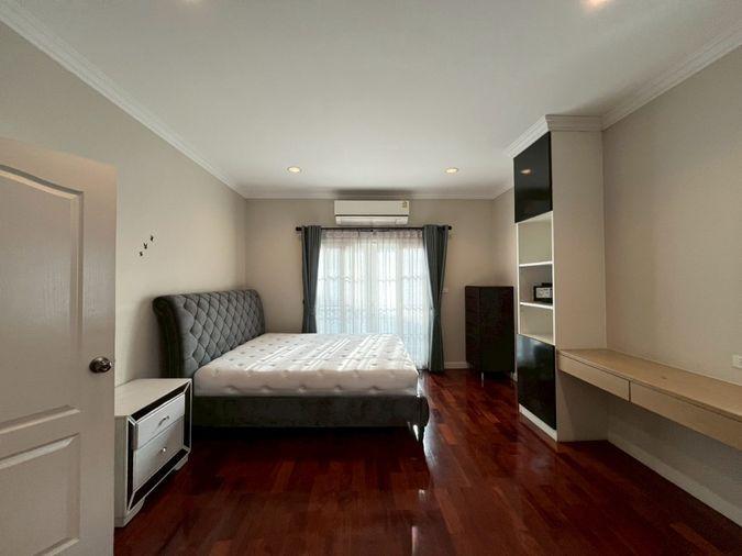 picture 4beds 350sqm.  Victorian-style house near Central Bangna. Line id: @pfagent - 40/52