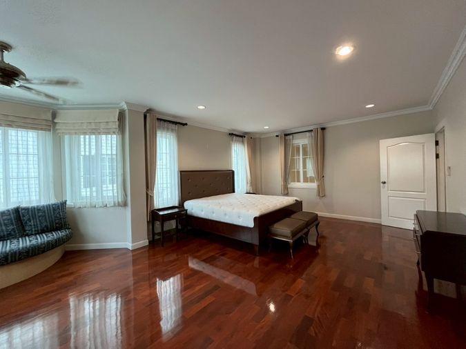 picture 4beds 350sqm.  Victorian-style house near Central Bangna. Line id: @pfagent - 22/52