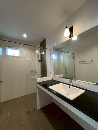 picture 4beds 350sqm.  Victorian-style house near Central Bangna. Line id: @pfagent - 45/52