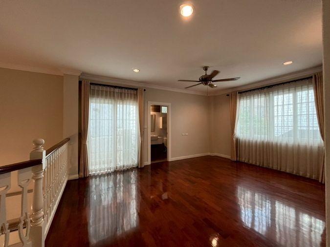picture 4beds 350sqm.  Victorian-style house near Central Bangna. Line id: @pfagent - 17/52