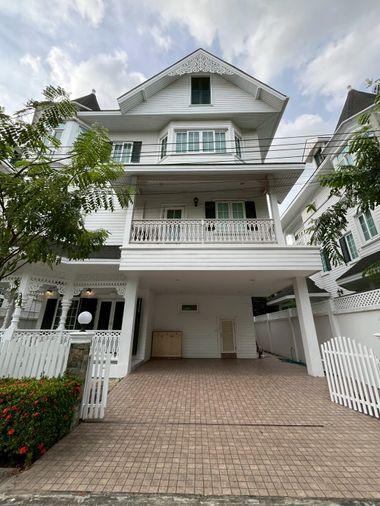 picture 4beds 350sqm.  Victorian-style house near Central Bangna. Line id: @pfagent - 49/52