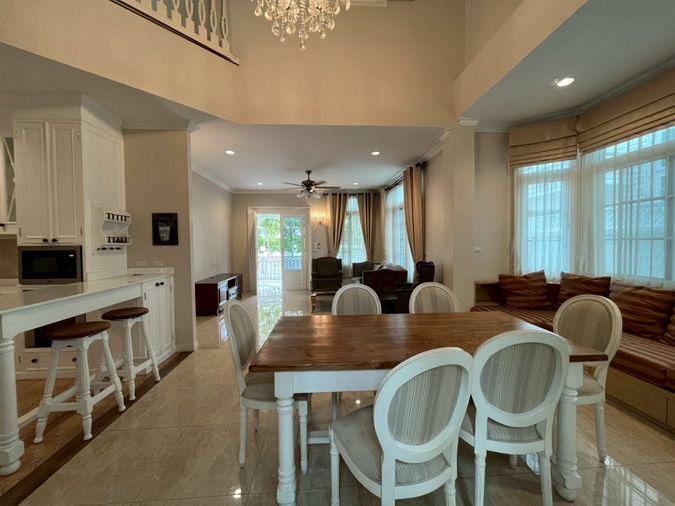 picture 4beds 350sqm.  Victorian-style house near Central Bangna. Line id: @pfagent - 12/52