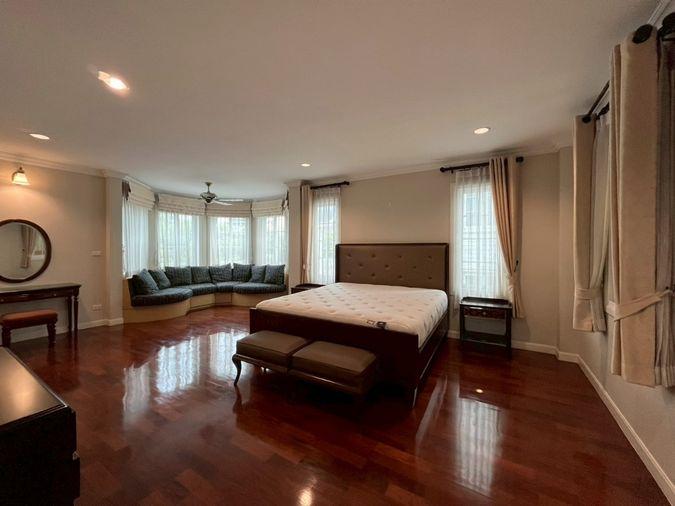 picture 4beds 350sqm.  Victorian-style house near Central Bangna. Line id: @pfagent - 19/52