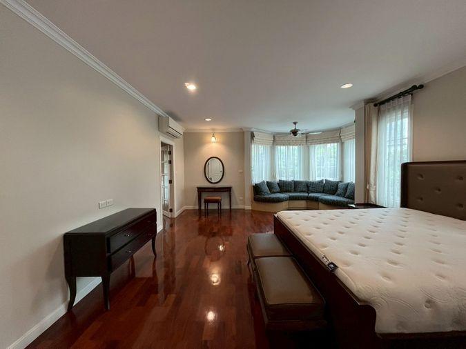 picture 4beds 350sqm.  Victorian-style house near Central Bangna. Line id: @pfagent - 18/52