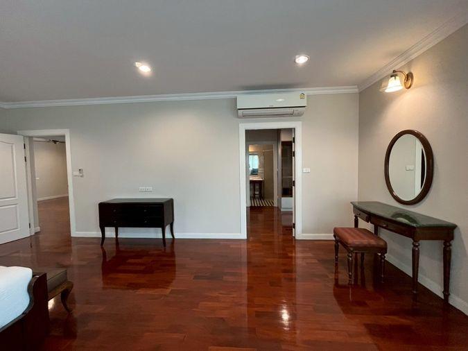 picture 4beds 350sqm.  Victorian-style house near Central Bangna. Line id: @pfagent - 26/52