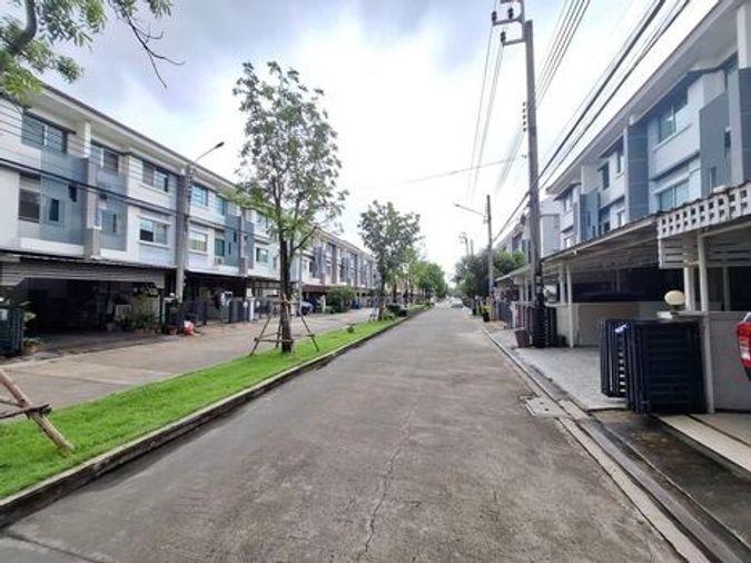 รูป  เจ้าของขายเอง ทาวน์เฮ้าส์ 3 ชั้น หมู่บ้านทาวน์พลัส เทพารักษ์  ติดโรงพยาบาลบางนา5 ถ.เทพารักษ์ ตำบล บางพลีใหญ่ อำเภอบางพลี สมุทรปราการ (ราคา 2,200,000 ) - รูปที่ 14/15