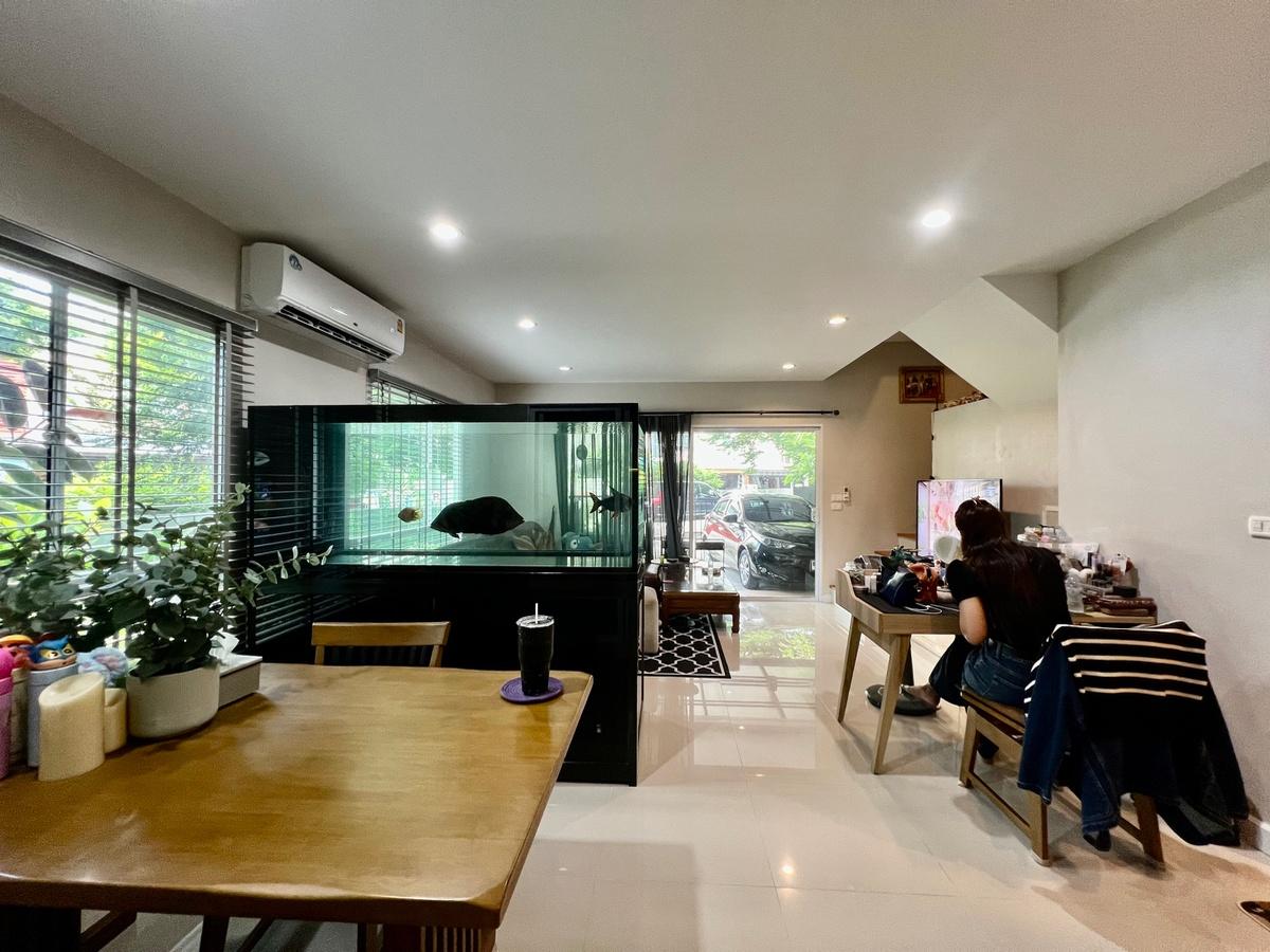 รูป ขายทาวน์โฮมหลังมุม Villette Lite พัฒนาการ 38 | รีโนเวทใหม่ทั้งหลัง เฟอร์ครบ พร้อมอยู่ พื้นที่รอบบ้านกว้าง ให้ความรู้สึกเหมือนบ้านเดี่ยว - รูปที่ 7/21