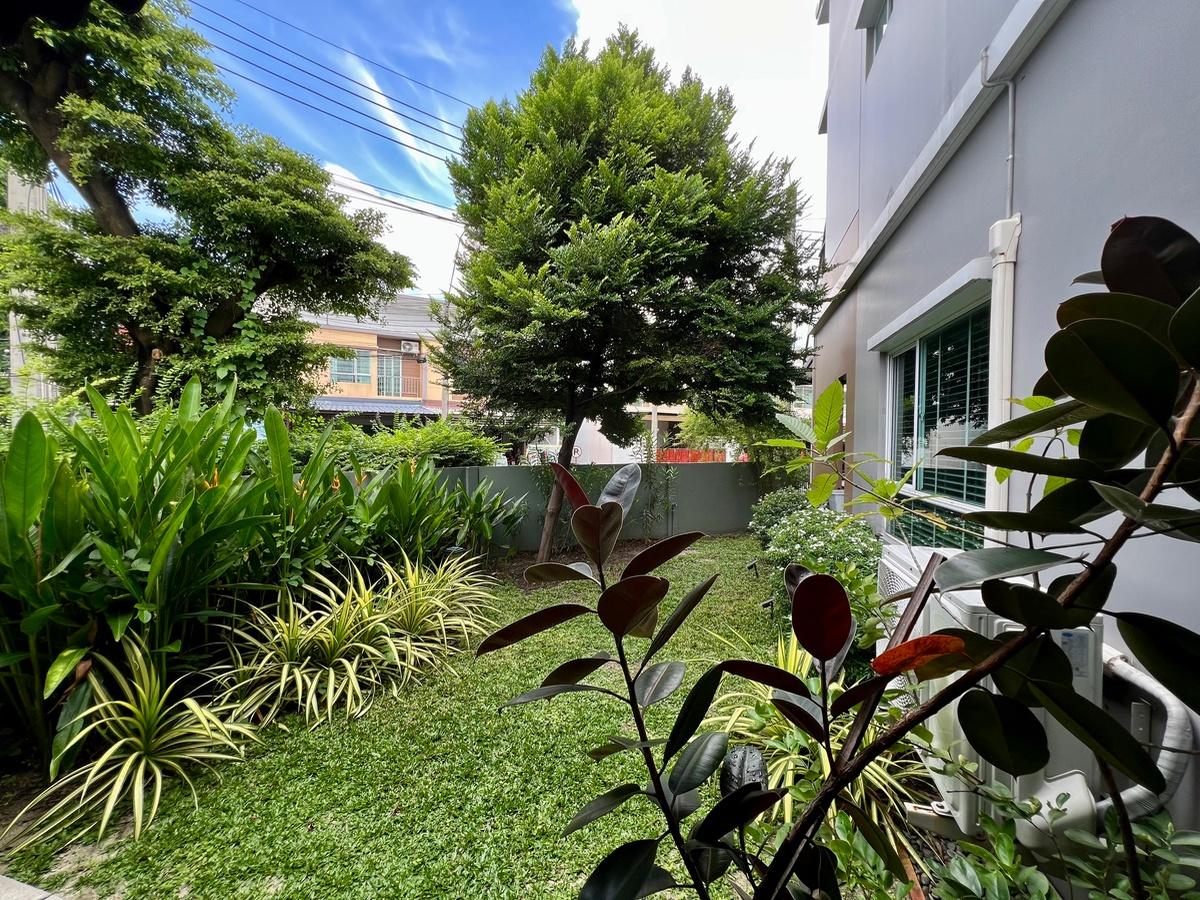 รูป ขายทาวน์โฮมหลังมุม Villette Lite พัฒนาการ 38 | รีโนเวทใหม่ทั้งหลัง เฟอร์ครบ พร้อมอยู่ พื้นที่รอบบ้านกว้าง ให้ความรู้สึกเหมือนบ้านเดี่ยว - รูปที่ 4/21