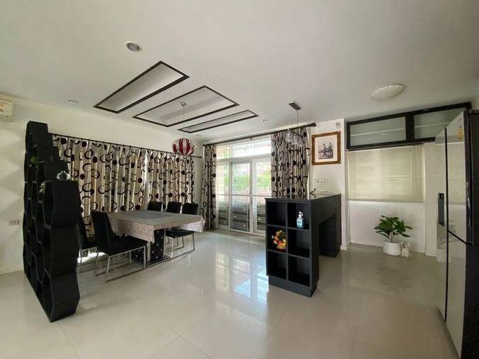 รูป บ้านเดี่ยวมือสอง พร้อมเข้าอยู่ โครงการ เดอะบูเลอวาร์ด ศรีราชา ชลบุรี  - รูปที่ 3/15