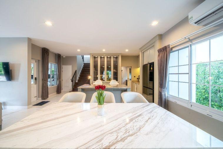 picture Rare Luxury Corner Unit | South-Facing | Serene, Breezy & Stylish - 10/39