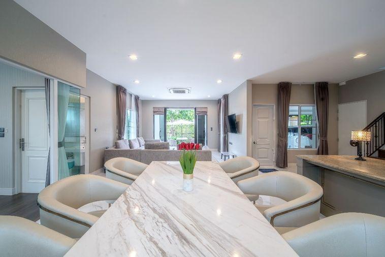 picture Rare Luxury Corner Unit | South-Facing | Serene, Breezy & Stylish - 11/39