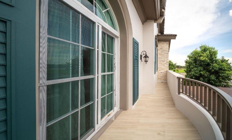 picture Rare Luxury Corner Unit | South-Facing | Serene, Breezy & Stylish - 19/39