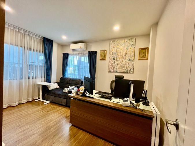 รูป บ้านเดี่ยวหรู The City รามอินทรา 2 (หลังมุม) | พื้นที่กว้างขวางเป็นส่วนตัว | ตกแต่ง Built-in ทั้งหลัง เฟอร์นิเจอร์พรีเมียม พร้อมเข้าอยู่ - รูปที่ 13/38