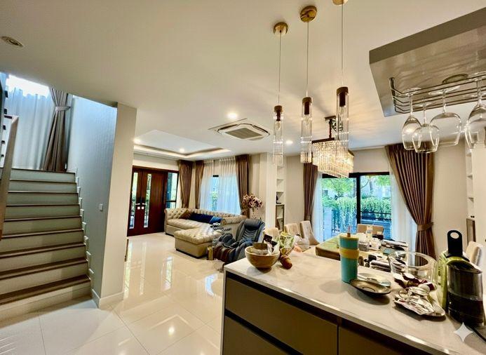 รูป บ้านเดี่ยวหรู The City รามอินทรา 2 (หลังมุม) | พื้นที่กว้างขวางเป็นส่วนตัว | ตกแต่ง Built-in ทั้งหลัง เฟอร์นิเจอร์พรีเมียม พร้อมเข้าอยู่ - รูปที่ 8/38