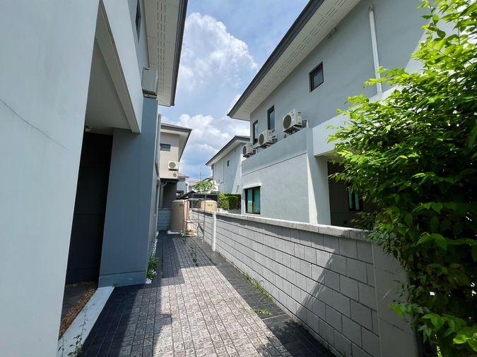 รูป บ้านเดี่ยวหรู The City รามอินทรา 2 (หลังมุม) | พื้นที่กว้างขวางเป็นส่วนตัว | ตกแต่ง Built-in ทั้งหลัง เฟอร์นิเจอร์พรีเมียม พร้อมเข้าอยู่ - รูปที่ 31/38