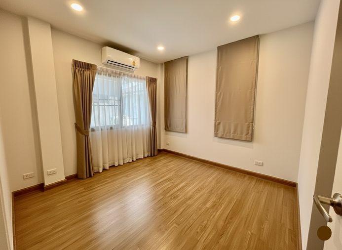 รูป บ้านเดี่ยวหรู The City รามอินทรา 2 (หลังมุม) | พื้นที่กว้างขวางเป็นส่วนตัว | ตกแต่ง Built-in ทั้งหลัง เฟอร์นิเจอร์พรีเมียม พร้อมเข้าอยู่ - รูปที่ 29/38