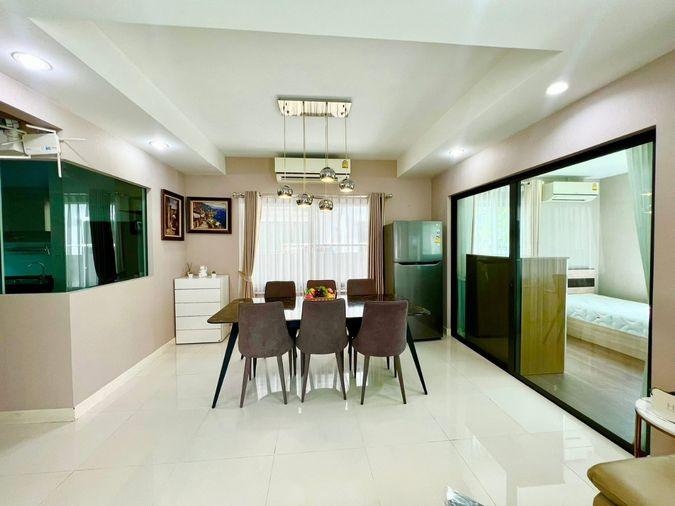 รูป 🏡บ้านเดี่ยวให้เช่า✨มัณฑนา บางนา กม.7 แต่งครบสวยพร้อมอยู่ (4 ห้องนอน 3 ห้องน้ำ) เพียง 70,000/เดือน ▫️Line: @sanhaproperty📲092-6242892 รหัส SHW056 - รูปที่ 3/14