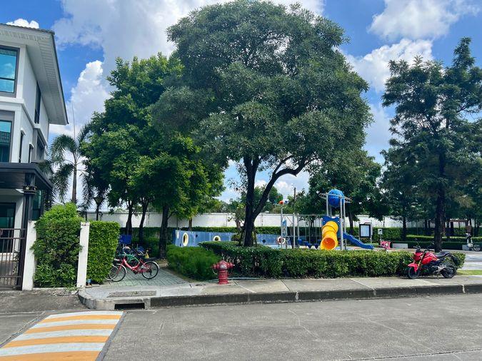 รูป ขายบ้านแฝด 3 ชั้น ศุภาลัย เอสเซ้นส์ ลาดพร้าว | บ้านสวยหลังใหญ่ พื้นที่ใช้สอยกว่า 330 ตร.ม. ตกแต่งพรีเมียมทั้งหลัง ทำเลศักยภาพ ใจกลางลาดพร้าว - รูปที่ 24/24