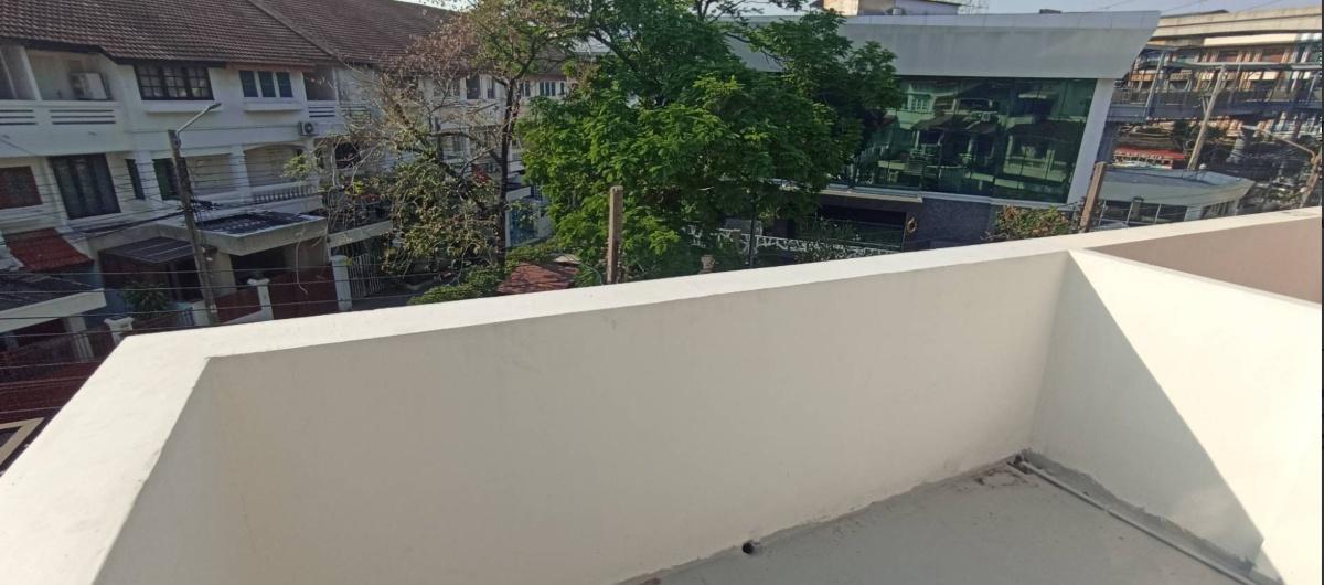 picture 4beds 2bath 160sqm. Soi Ladprao128/1 Line id: @pfagent - 12/12