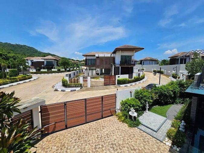 รูป ขายบ้านสวย สไตล์ Modern Tropical หมู่บ้านนคราทรัพย์ ใกล้อ่างเก็บน้ำบางพระ  - รูปที่ 1/19
