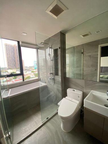picture Corner unit with a view, curved windows, and privacy at IDEO Q Sukhumvit 36. - 9/11