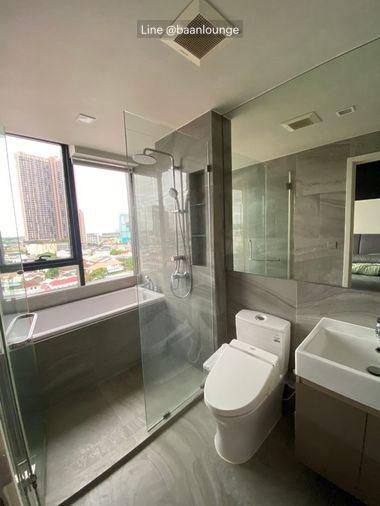 picture Corner unit with a view, curved windows, and privacy at IDEO Q Sukhumvit 36. - 9/11