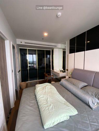 picture Corner unit with a view, curved windows, and privacy at IDEO Q Sukhumvit 36. - 4/11