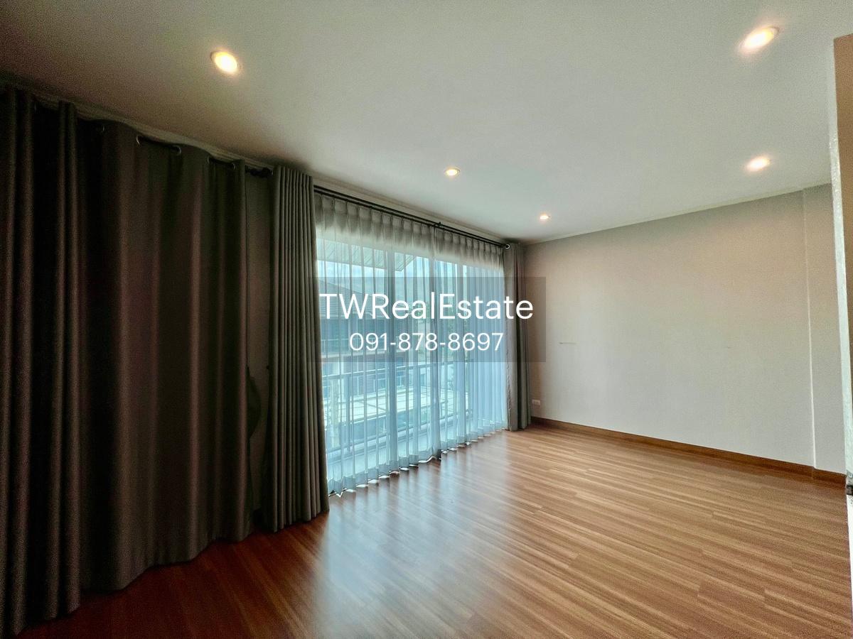 รูป ขายทาวน์โฮม 3 ชั้น ศุภาลัย เอสเซ้นส์ ลาดพร้าว | ทาวน์โฮมหลังใหญ่ Built-in สวย พื้นที่สวนข้างบ้านร่มรื่น ให้ความเป็นส่วนตัวเหมือนบ้านเดี่ยว - รูปที่ 24/31