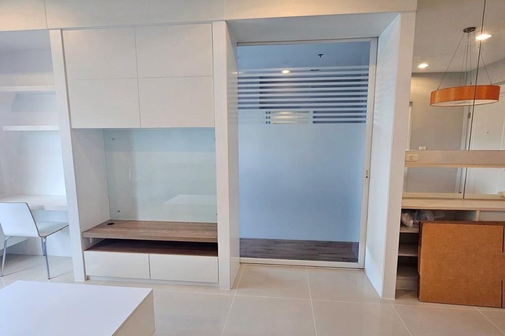 รูป 🔥 สำหรับเช่า !! ห้องไซส์ใหญ่, ชั้นสูง 10++, ทำเลดี!!🔥 Code C20240300736.....Q House Condo Sathorn, 1 ห้องนอน, 1 ห้องน้ำ, แต่งครบ, พร้อมเข้าอยู่📣📣 - รูปที่ 6/6