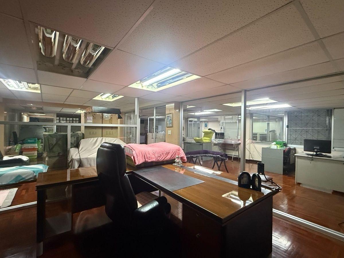 รูป เนื้อที่ใช้สอยเยอะ จอดรถในตึกได้ 6 คัน ใกล้ สะพานซังฮี้ ตึกแถว อาคารพาณิชย์ ถนนราชวิถี - รูปที่ 16/51