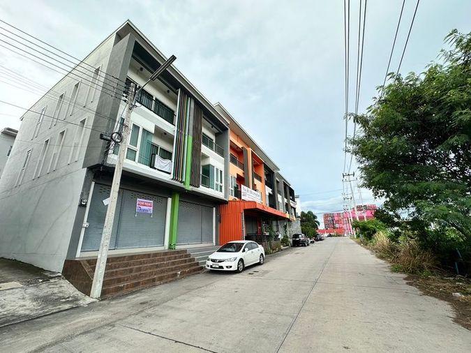 picture Commercial building for rent, 3 floors, modern style, Suan Suea-Surasak, Sriracha, Chonburi - 4/7