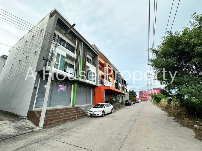 picture Commercial building for rent, 3 floors, modern style, Suan Suea-Surasak, Sriracha, Chonburi - 4/7