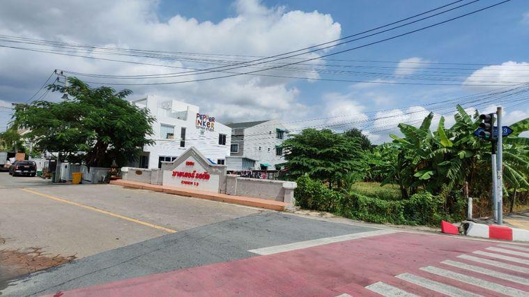 รูป 🏡 ขายที่ดินพร้อมถนนส่วนตัว หน้ากว้าง 8–10 เมตร‼️ ทำเลทองเฉลิมพระเกียรติ ร.9 ซ.53 ใกล้พัฒนาการ เพียง 100 ม. จากถนนใหญ่ - รูปที่ 2/8