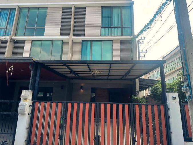 รูป 💛 บ้านริม 3 ชั้น พร้อมอยู่จริง ตกแต่งบิวท์อิน + ครัวปิดลงเสาเข็ม | พาทิโอ อ่อนนุช – มอเตอร์เวย์ - รูปที่ 2/13