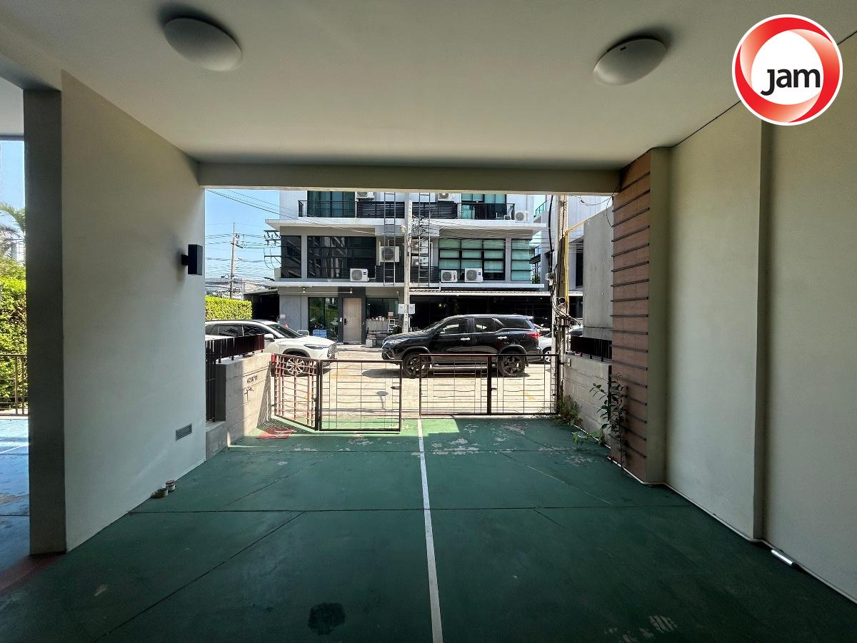 รูป BB 8686 : พรีเมี่ยมเพลส (เอกมัย-รามอินทรา 2) - รูปที่ 4/67
