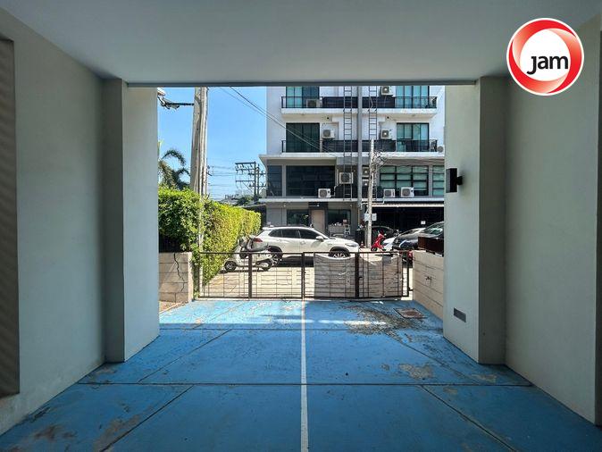 รูป BB 8686 : พรีเมี่ยมเพลส (เอกมัย-รามอินทรา 2) - รูปที่ 2/67