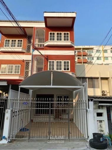 รูป ให้เช่าทาวน์เฮ้าส์ 3 ชั้น 4 ห้องนอน ลาดพร้าว 29 พร้อมอยู่ - รูปที่ 1/10