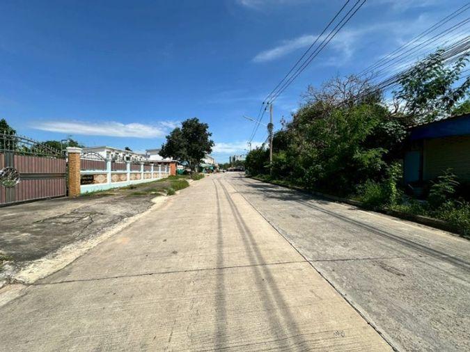 picture Cheap dormitory for sale near Laem Chabang Industrial Estate, Sriracha, Chonburi - 11/18