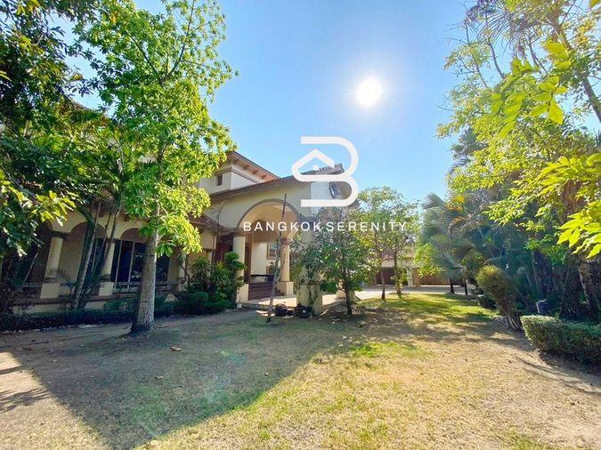picture Luxury house for rent with private pool at Prukpirom Regent Sukhumvit - 2/32