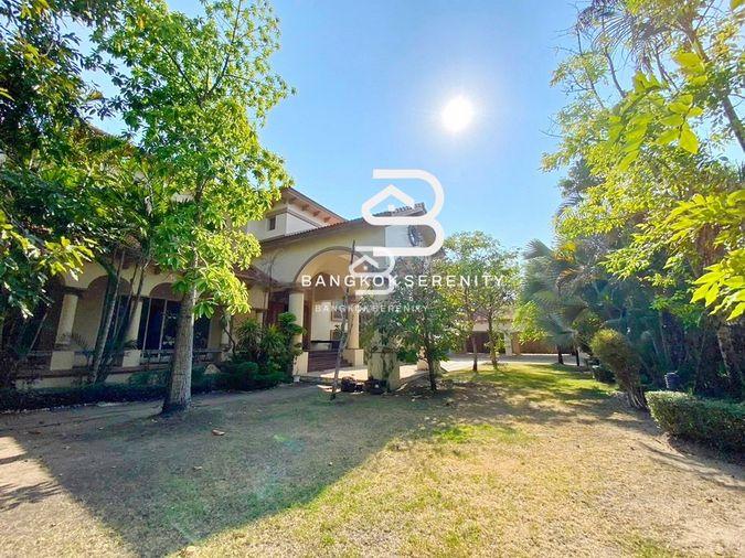 picture Luxury house for rent with private pool at Prukpirom Regent Sukhumvit - 2/32