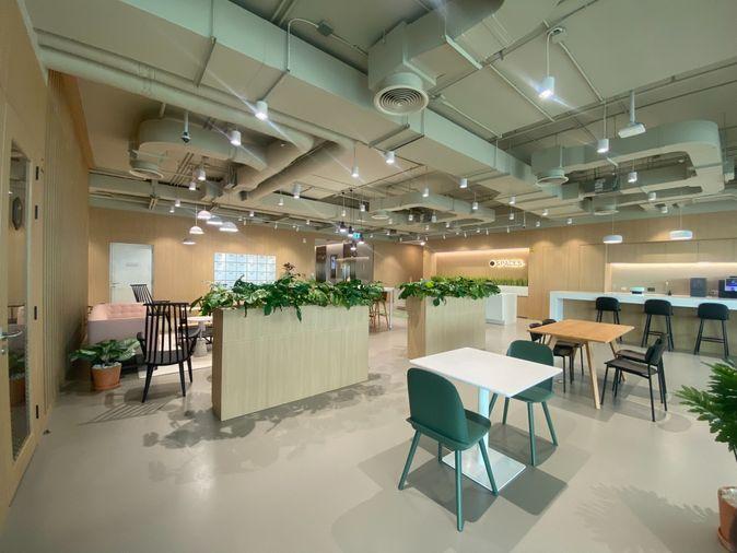 picture Luxury offices at Kingbridge Tower in central Bangkok, near Bhumibol Bridge, with modern workspaces, ideal for short-term or long-term headquarters. - 10/11