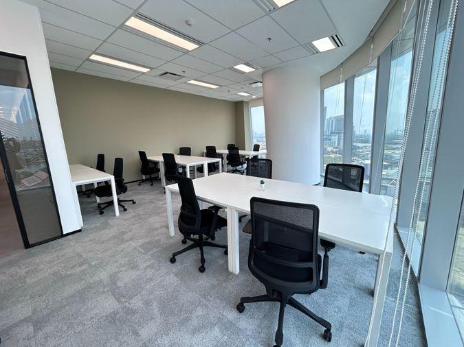 picture Luxury offices at Kingbridge Tower in central Bangkok, near Bhumibol Bridge, with modern workspaces, ideal for short-term or long-term headquarters. - 1/11