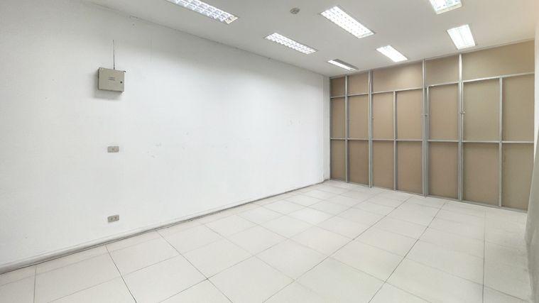 รูป สำนักงานให้เช่า ที่ ไอเพลส ลาดกระบัง ติดนิคมฯลาดกระบัง ขนาด 28 ตร.ม. ราคา 31,500 บาทต่อเดือน มีที่จอดรถ - รูปที่ 2/20