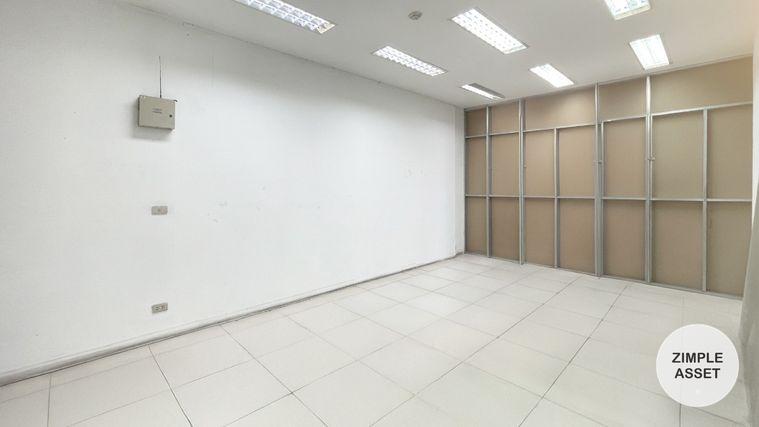 รูป พื้นที่ค้าปลีกให้เช่า ที่ ไอเพลส ลาดกระบัง ติดนิคมฯลาดกระบัง ขนาด 28 ตร.ม. ราคา 39,900 บาทต่อเดือน มีที่จอดรถ - รูปที่ 2/20