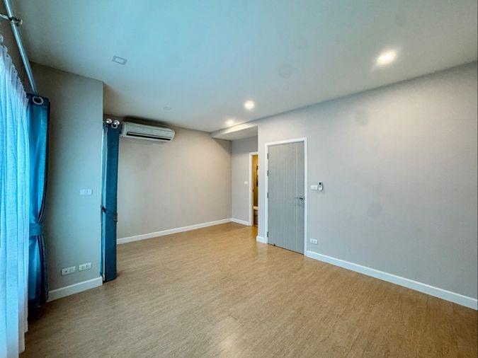 รูป ขายด่วน ทาวน์โฮม 3 ชั้น สไตล์ Modern ต่อเติมเต็มพื้นที่ เหมือนบ้านมือหนึ่ง | ฟังก์ชันใหญ่ 4 ห้องนอน ทำเลทอง ใกล้ทางด่วน - รูปที่ 19/28