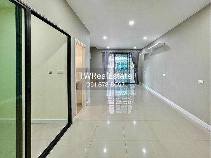 รูป ขายด่วน ทาวน์โฮม 3 ชั้น สไตล์ Modern ต่อเติมเต็มพื้นที่ เหมือนบ้านมือหนึ่ง | ฟังก์ชันใหญ่ 4 ห้องนอน ทำเลทอง ใกล้ทางด่วน - รูปที่ 5/28
