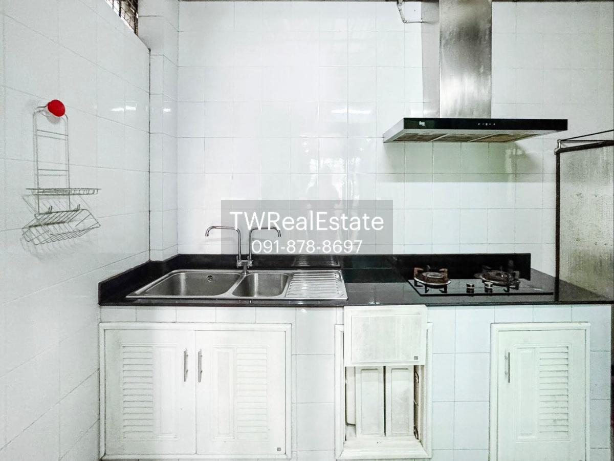 รูป ขายด่วน ทาวน์โฮม 3 ชั้น สไตล์ Modern ต่อเติมเต็มพื้นที่ เหมือนบ้านมือหนึ่ง | ฟังก์ชันใหญ่ 4 ห้องนอน ทำเลทอง ใกล้ทางด่วน - รูปที่ 12/28