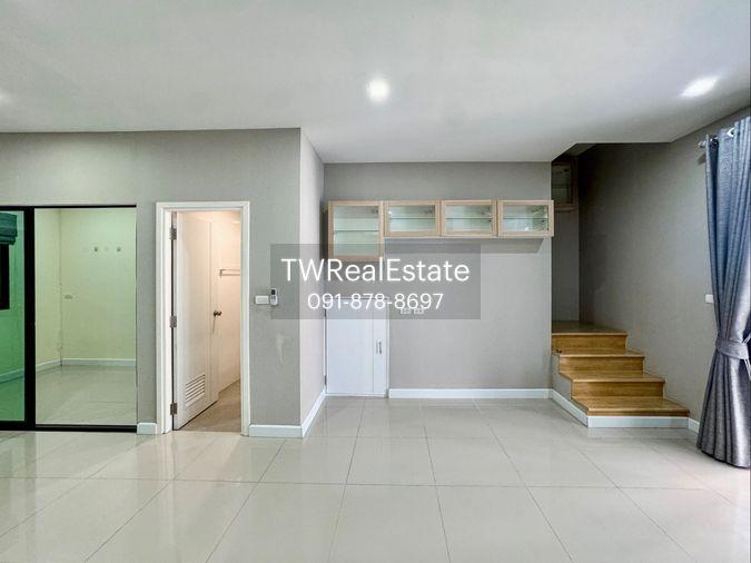 รูป ขายด่วน ทาวน์โฮม 3 ชั้น สไตล์ Modern ต่อเติมเต็มพื้นที่ เหมือนบ้านมือหนึ่ง | ฟังก์ชันใหญ่ 4 ห้องนอน ทำเลทอง ใกล้ทางด่วน - รูปที่ 9/28