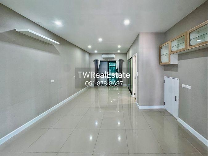รูป ขายด่วน ทาวน์โฮม 3 ชั้น สไตล์ Modern ต่อเติมเต็มพื้นที่ เหมือนบ้านมือหนึ่ง | ฟังก์ชันใหญ่ 4 ห้องนอน ทำเลทอง ใกล้ทางด่วน - รูปที่ 11/28