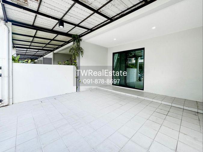 รูป ขายด่วน ทาวน์โฮม 3 ชั้น สไตล์ Modern ต่อเติมเต็มพื้นที่ เหมือนบ้านมือหนึ่ง | ฟังก์ชันใหญ่ 4 ห้องนอน ทำเลทอง ใกล้ทางด่วน - รูปที่ 2/28